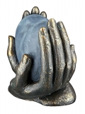 Skulptur Herzfigur in zwei Händen
